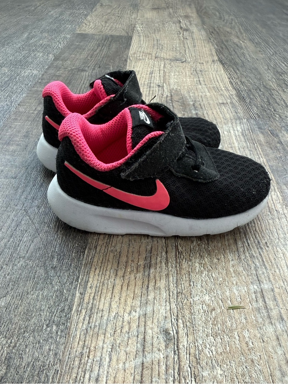 Nike Tanjun Toddler Sneakers Black Pink Running Shoes Size 6C Hook Loop